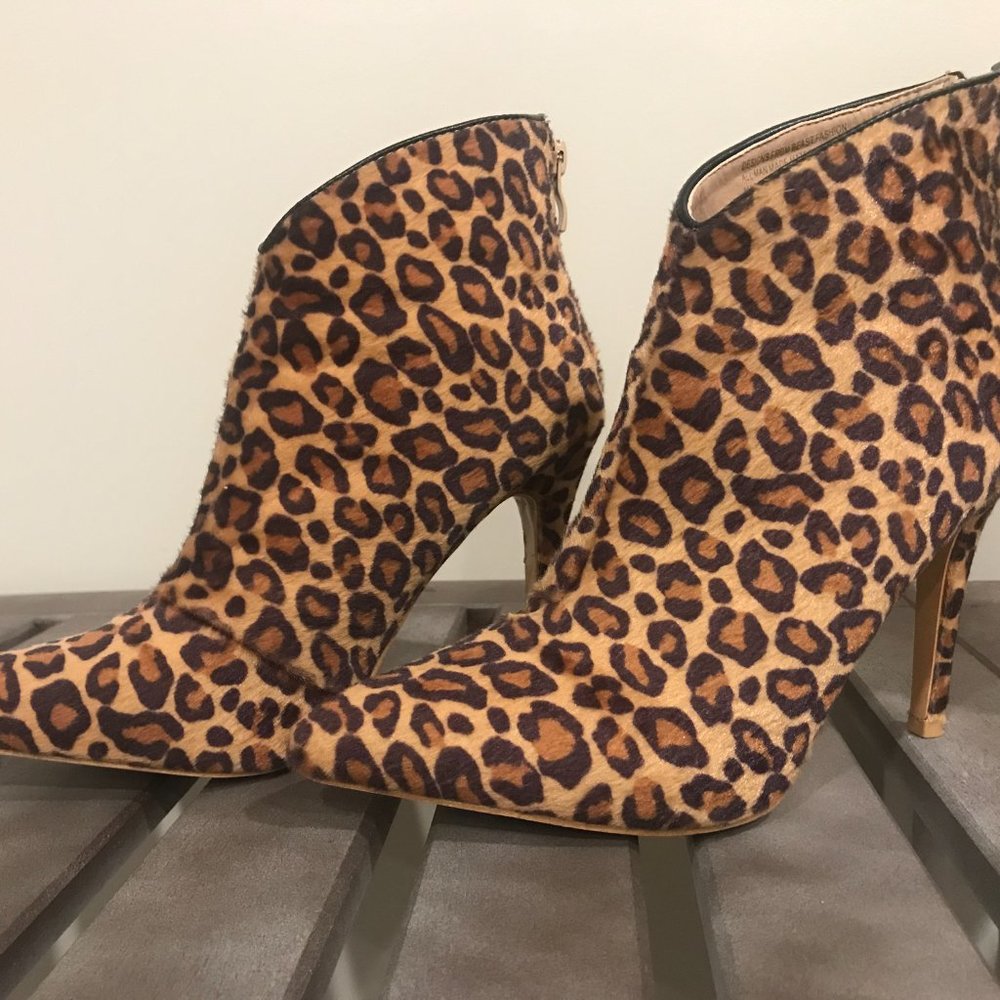 BEAST Fashion Leopard High Heels Size 7